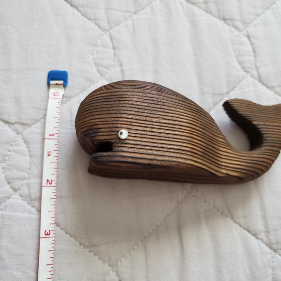 🔸️SOLD🔸️Wooden carved whale - Picture 3 of 4